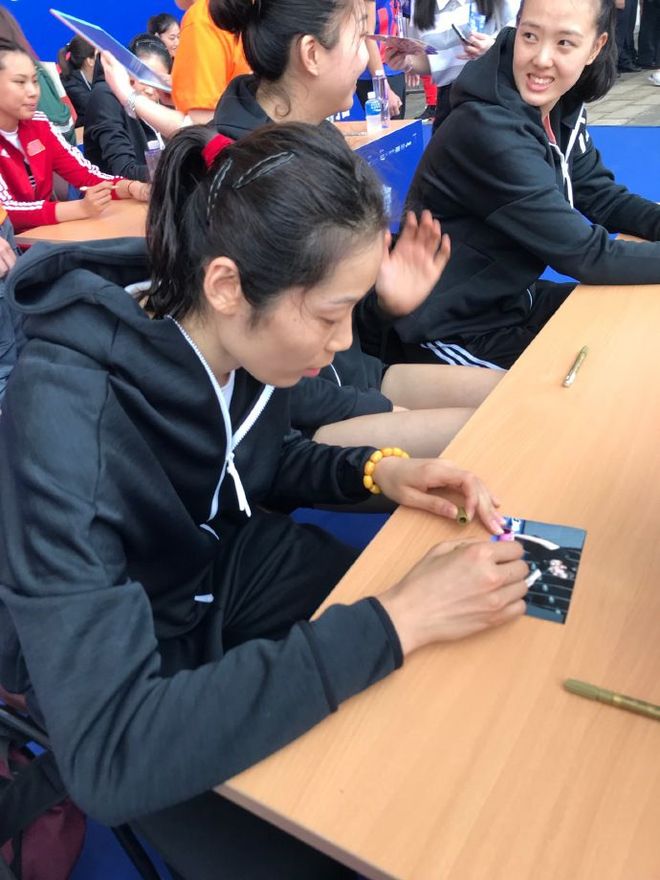 皇家社会训练开放日,赛后防线松动引欢呼,德国杯在即,球探报告显示潜力的简单介绍爱游戏体育